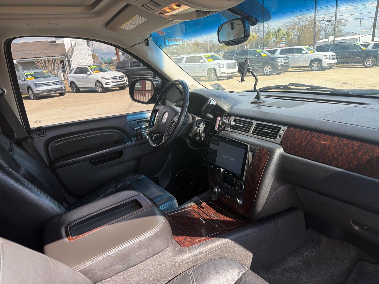 GMC Yukon XL AWD 4dr 1500 Denali 2010