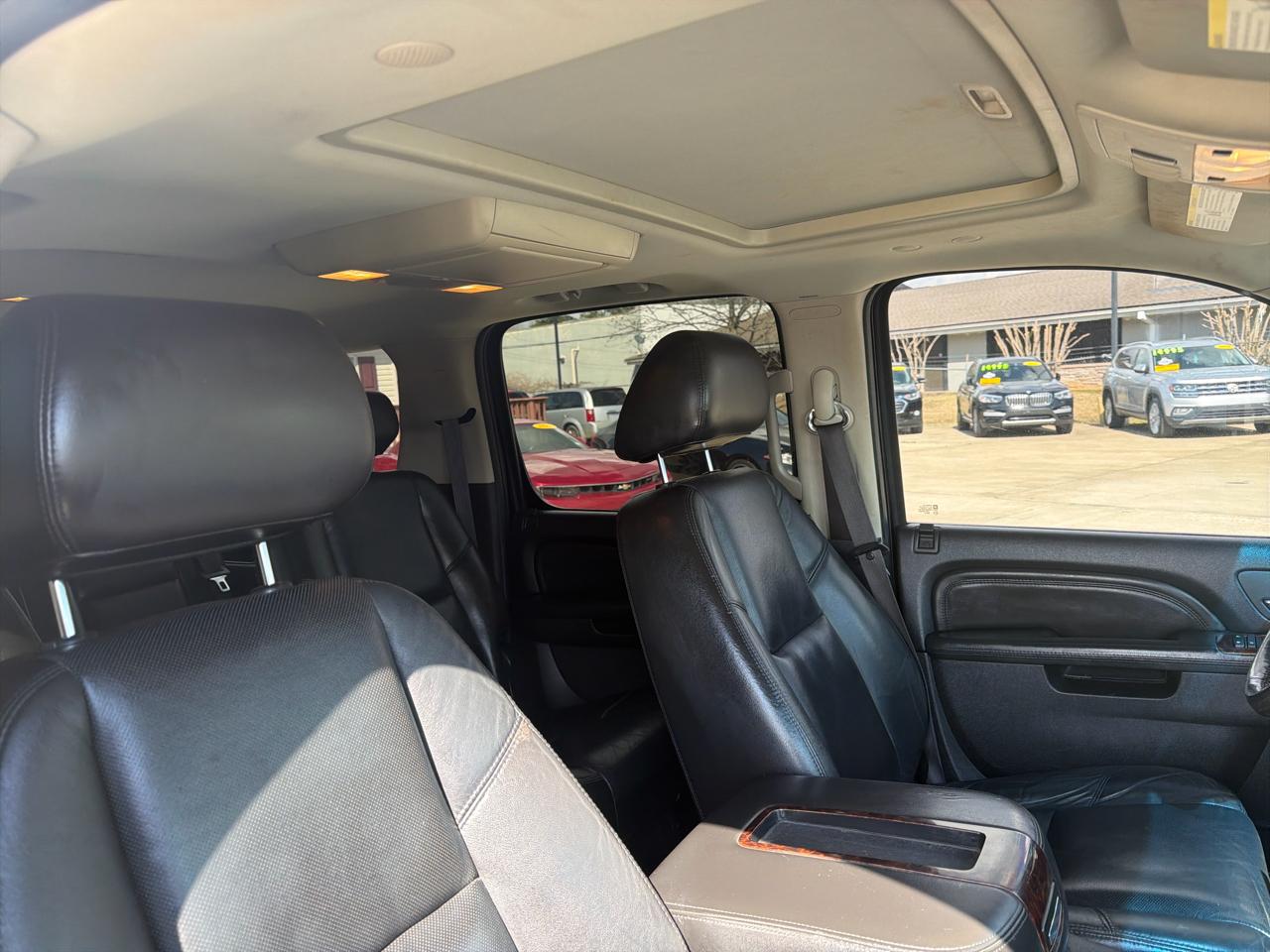 GMC Yukon XL AWD 4dr 1500 Denali 2010