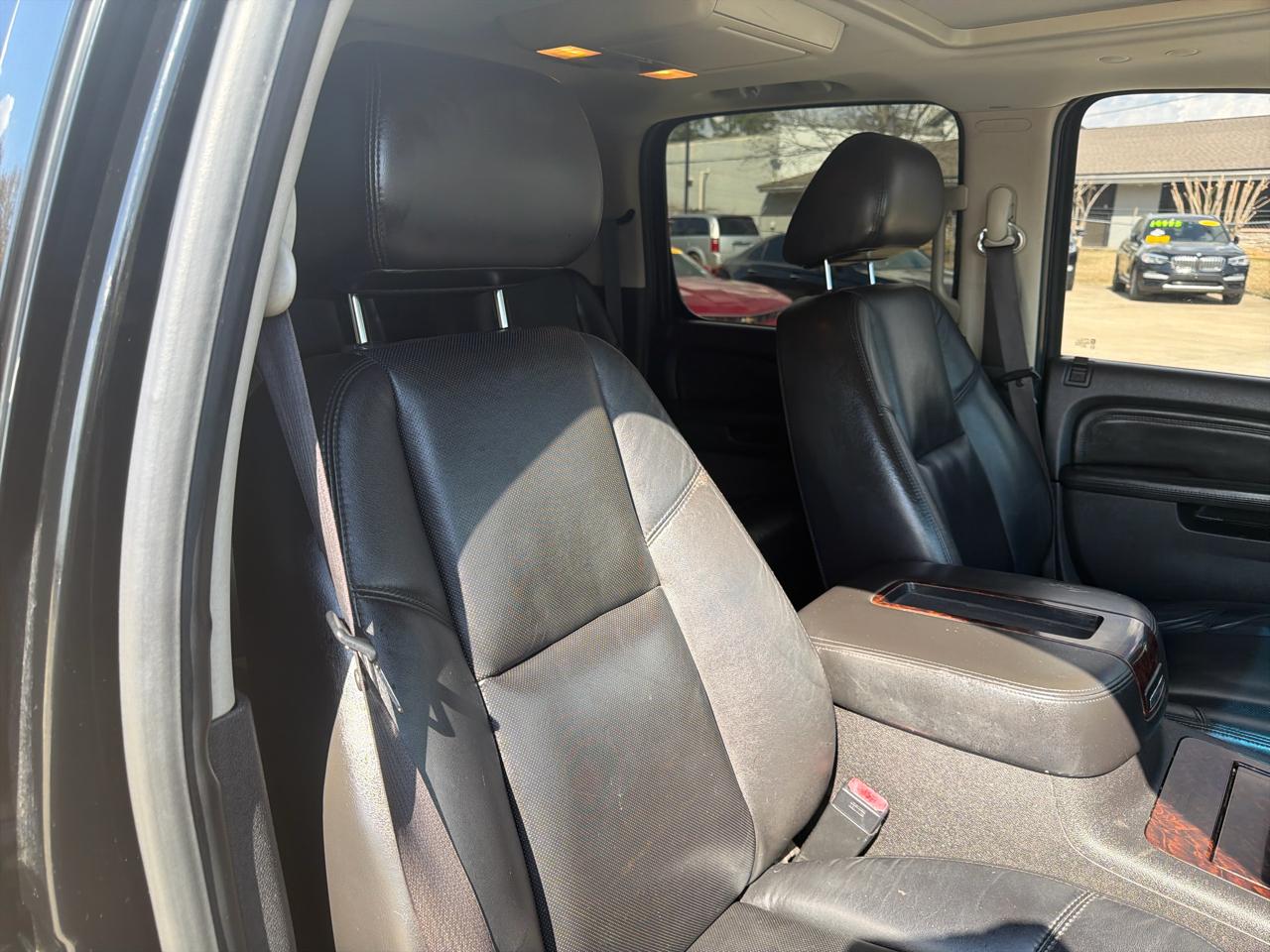 GMC Yukon XL AWD 4dr 1500 Denali 2010