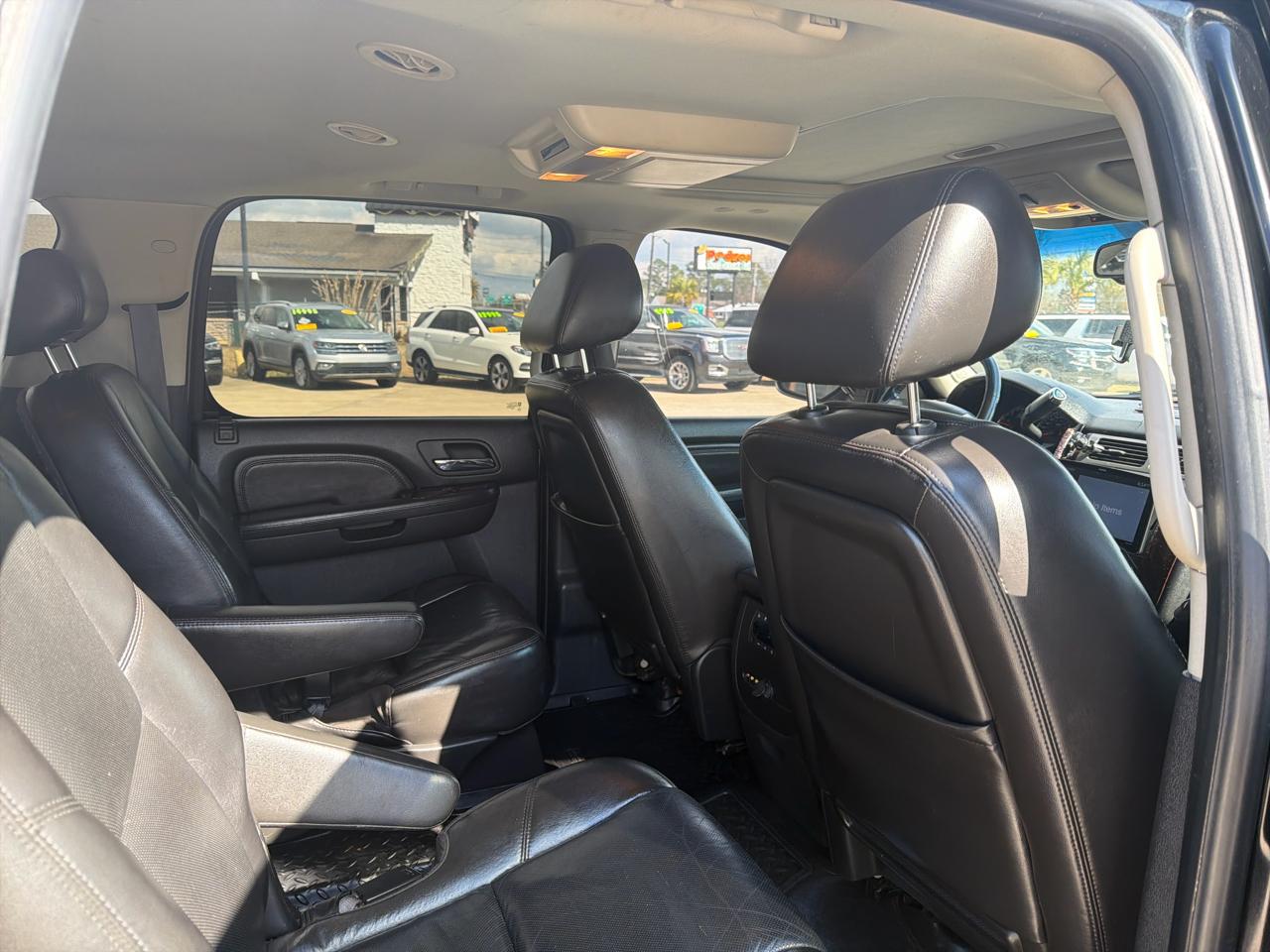 GMC Yukon XL AWD 4dr 1500 Denali 2010