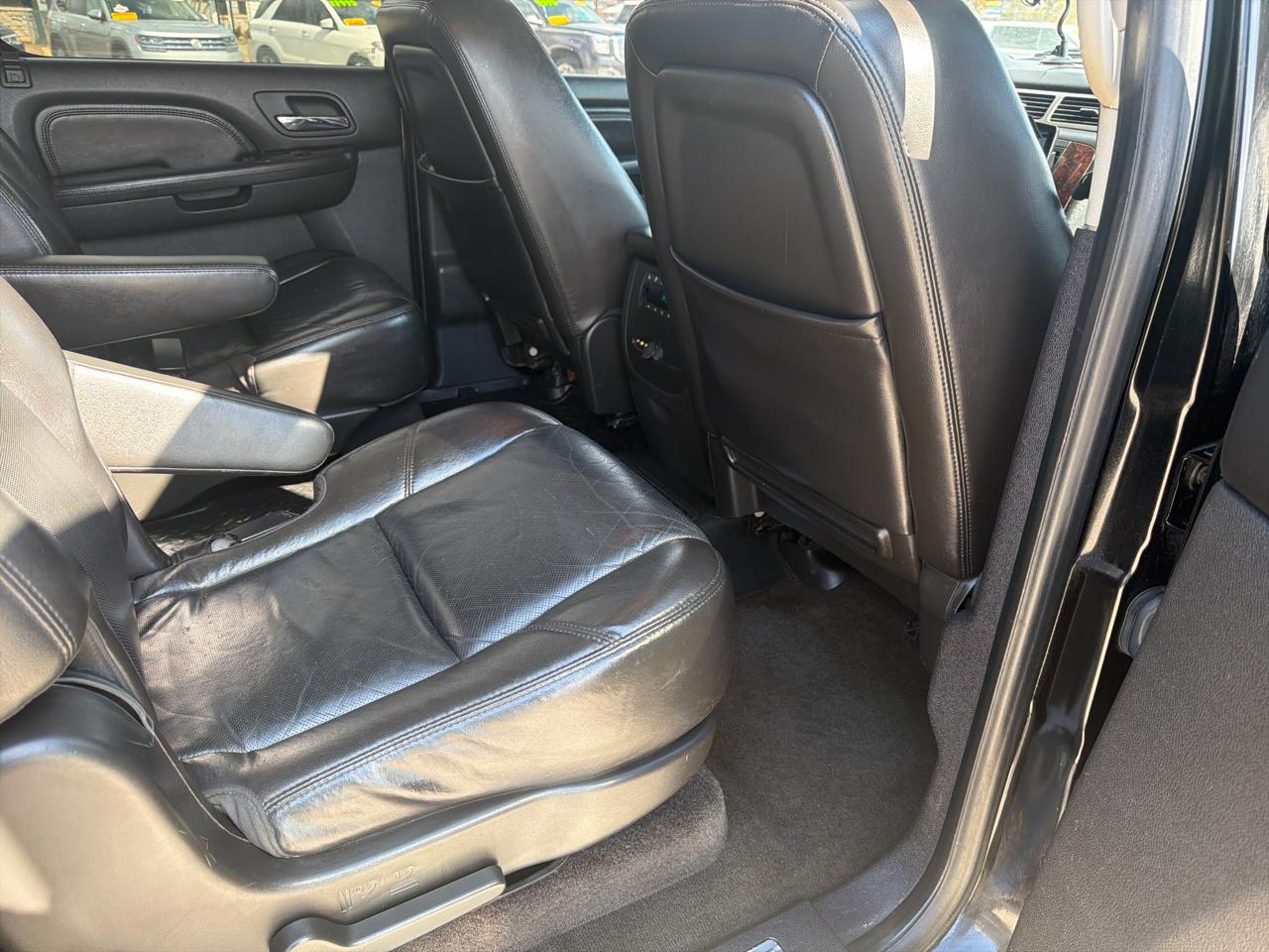 GMC Yukon XL AWD 4dr 1500 Denali 2010