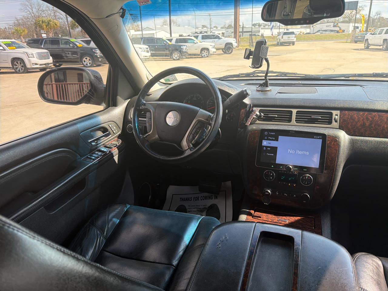 GMC Yukon XL AWD 4dr 1500 Denali 2010