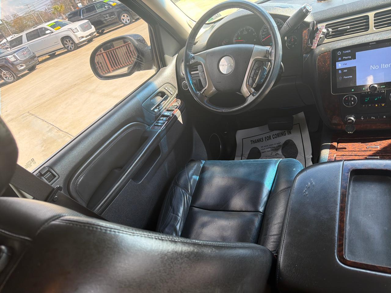 GMC Yukon XL AWD 4dr 1500 Denali 2010