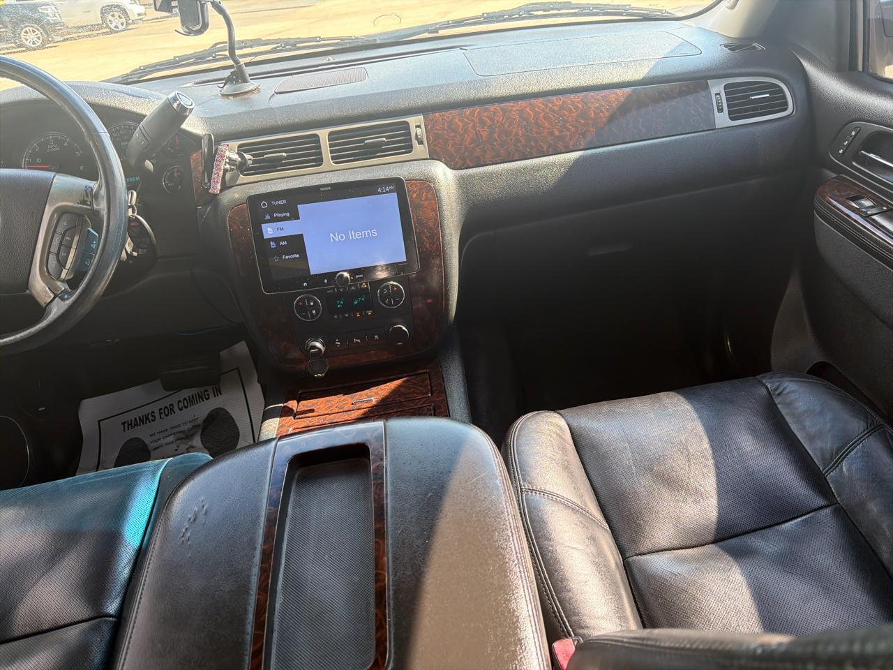 GMC Yukon XL AWD 4dr 1500 Denali 2010