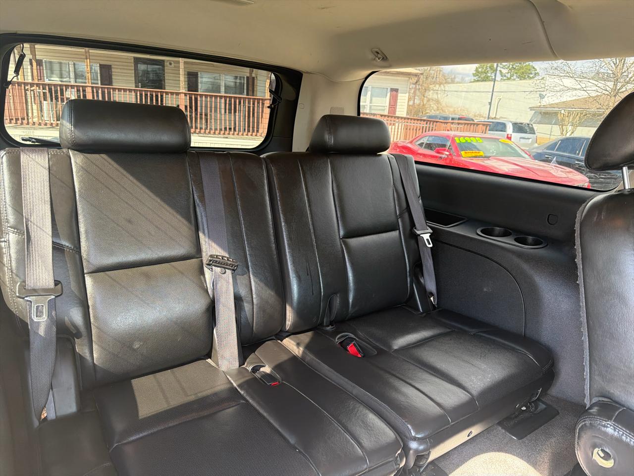 GMC Yukon XL AWD 4dr 1500 Denali 2010