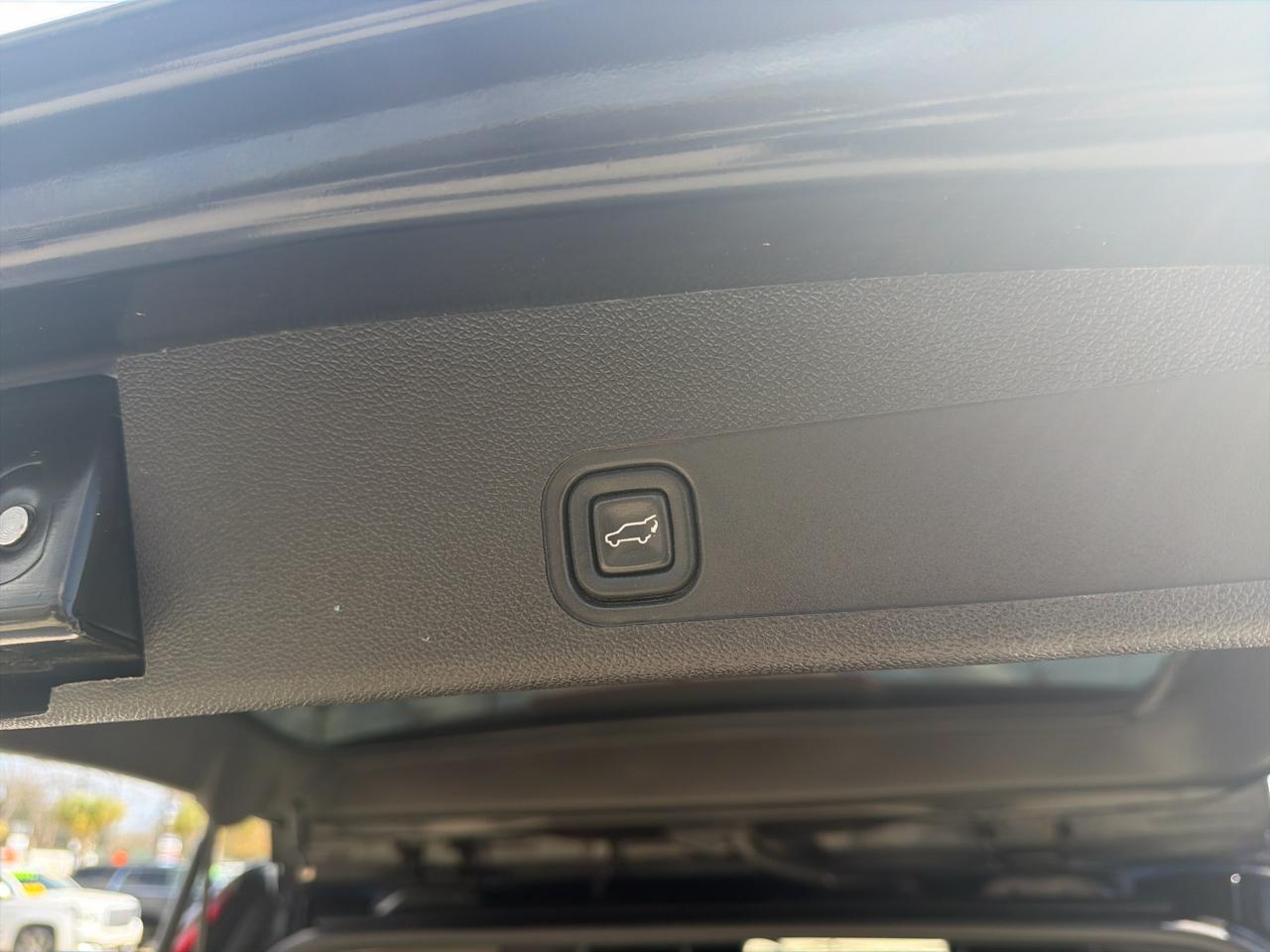 GMC Yukon XL AWD 4dr 1500 Denali 2010