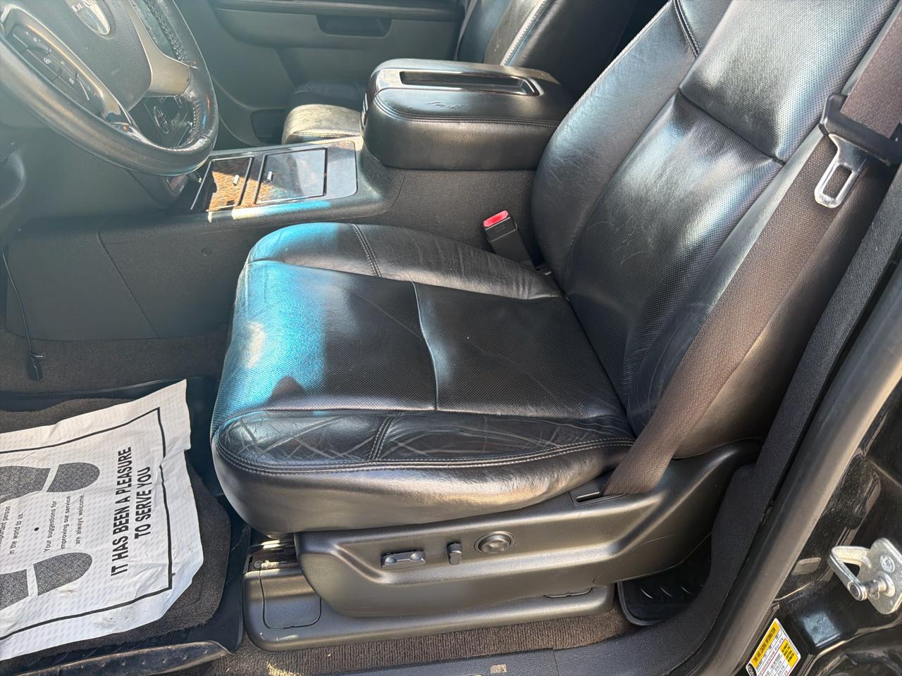 GMC Yukon XL AWD 4dr 1500 Denali 2010