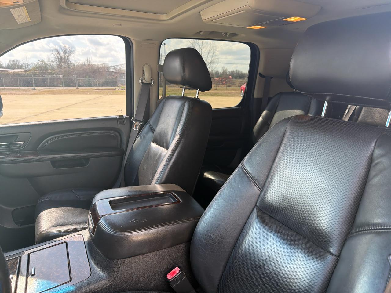 GMC Yukon XL AWD 4dr 1500 Denali 2010