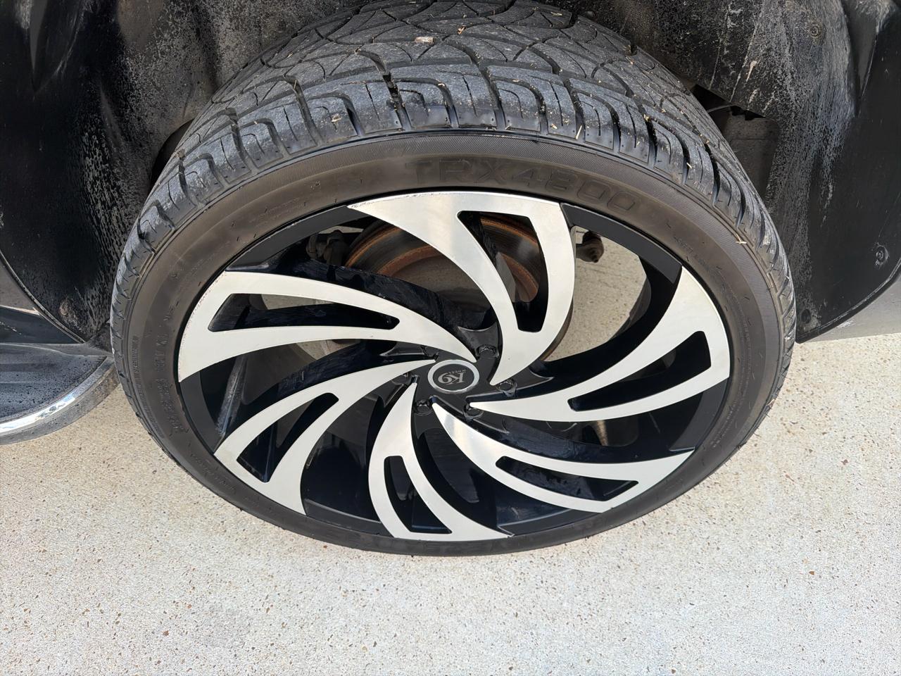 GMC Yukon XL AWD 4dr 1500 Denali 2010