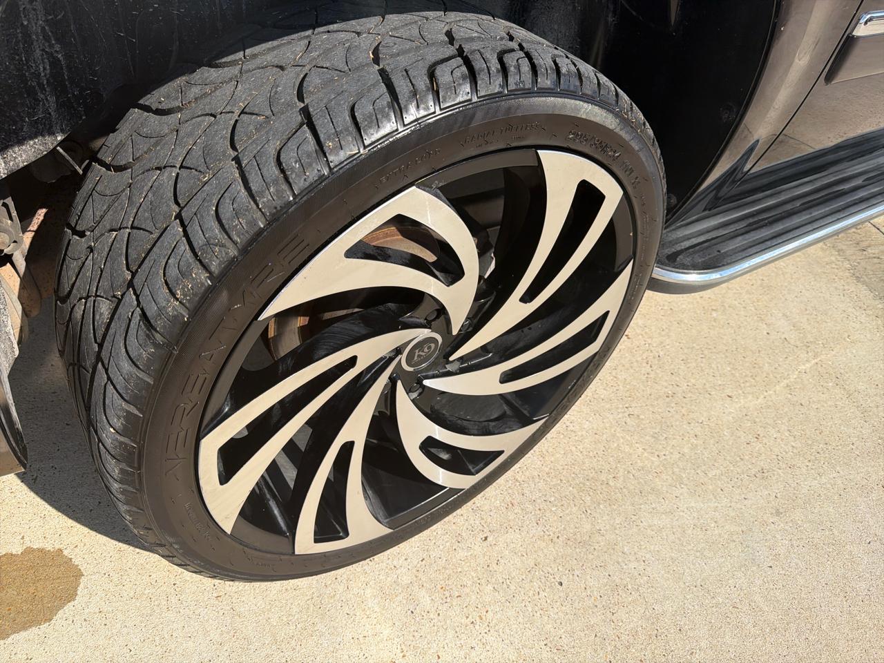 GMC Yukon XL AWD 4dr 1500 Denali 2010