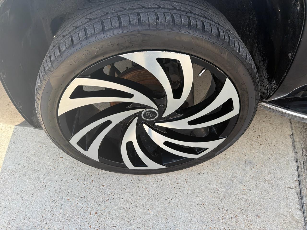 GMC Yukon XL AWD 4dr 1500 Denali 2010