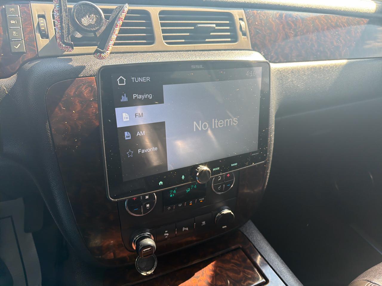 GMC Yukon XL AWD 4dr 1500 Denali 2010