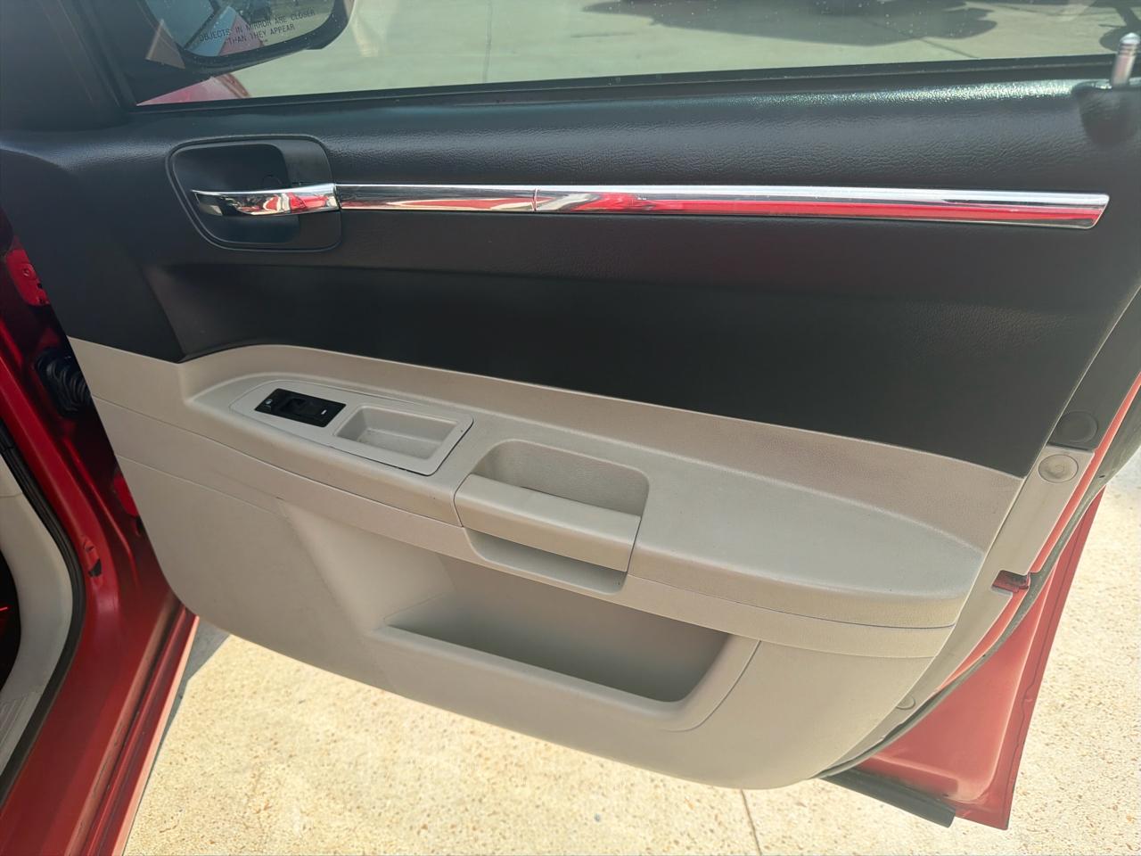 Chrysler 300 4dr Sdn 300 Touring 2006