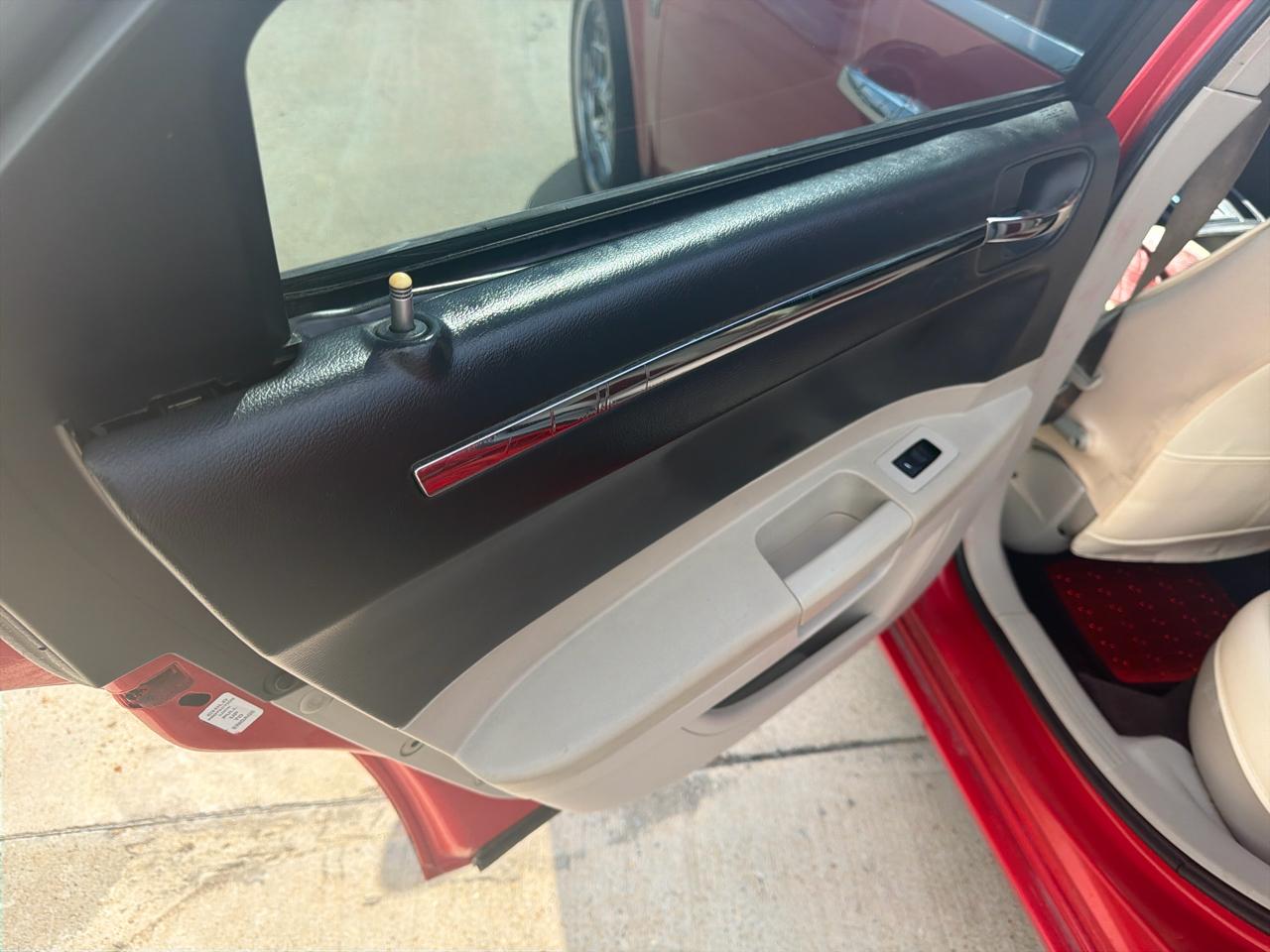 Chrysler 300 4dr Sdn 300 Touring 2006