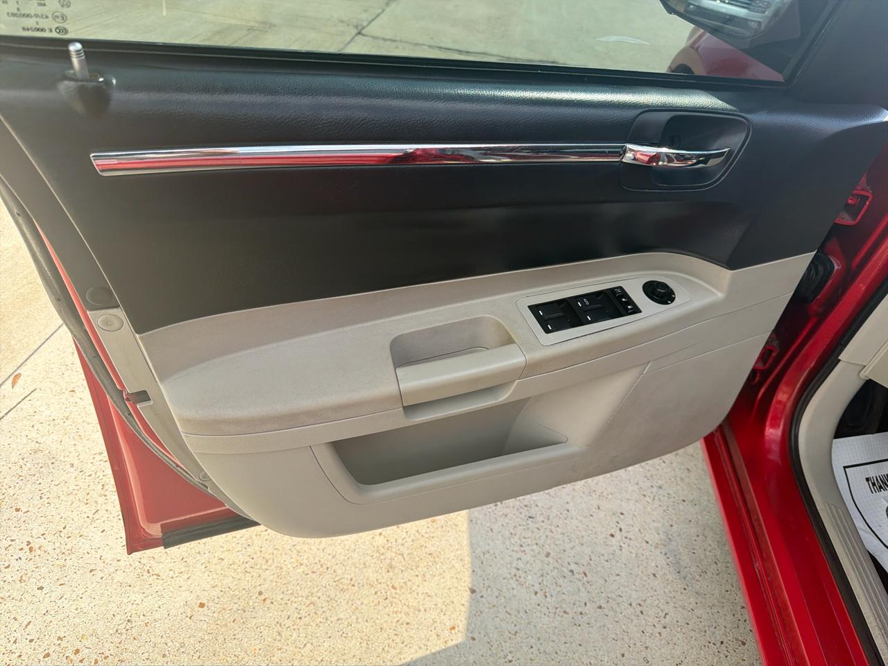 Chrysler 300 4dr Sdn 300 Touring 2006