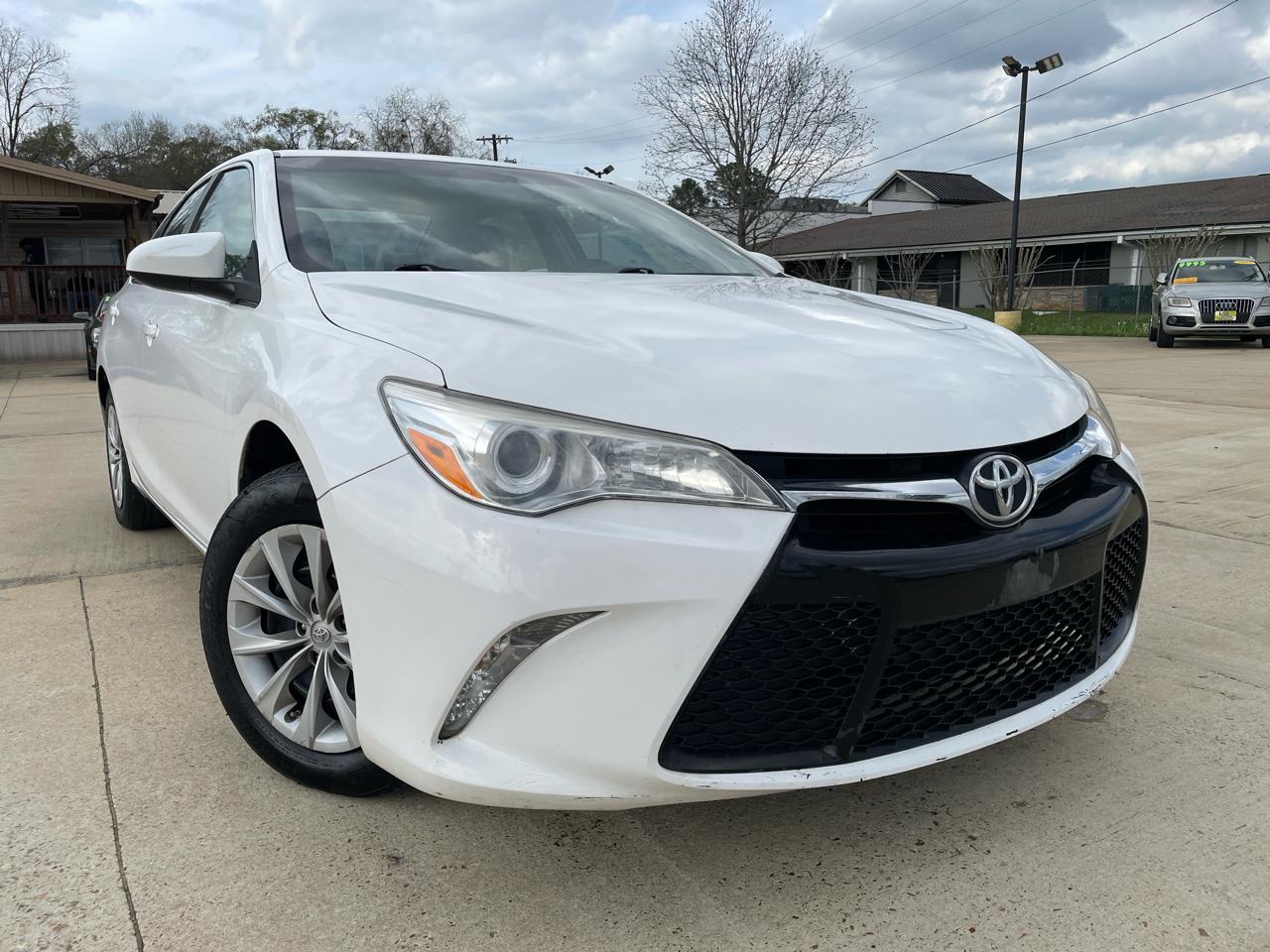 Toyota Camry LE Auto (Natl) 2017