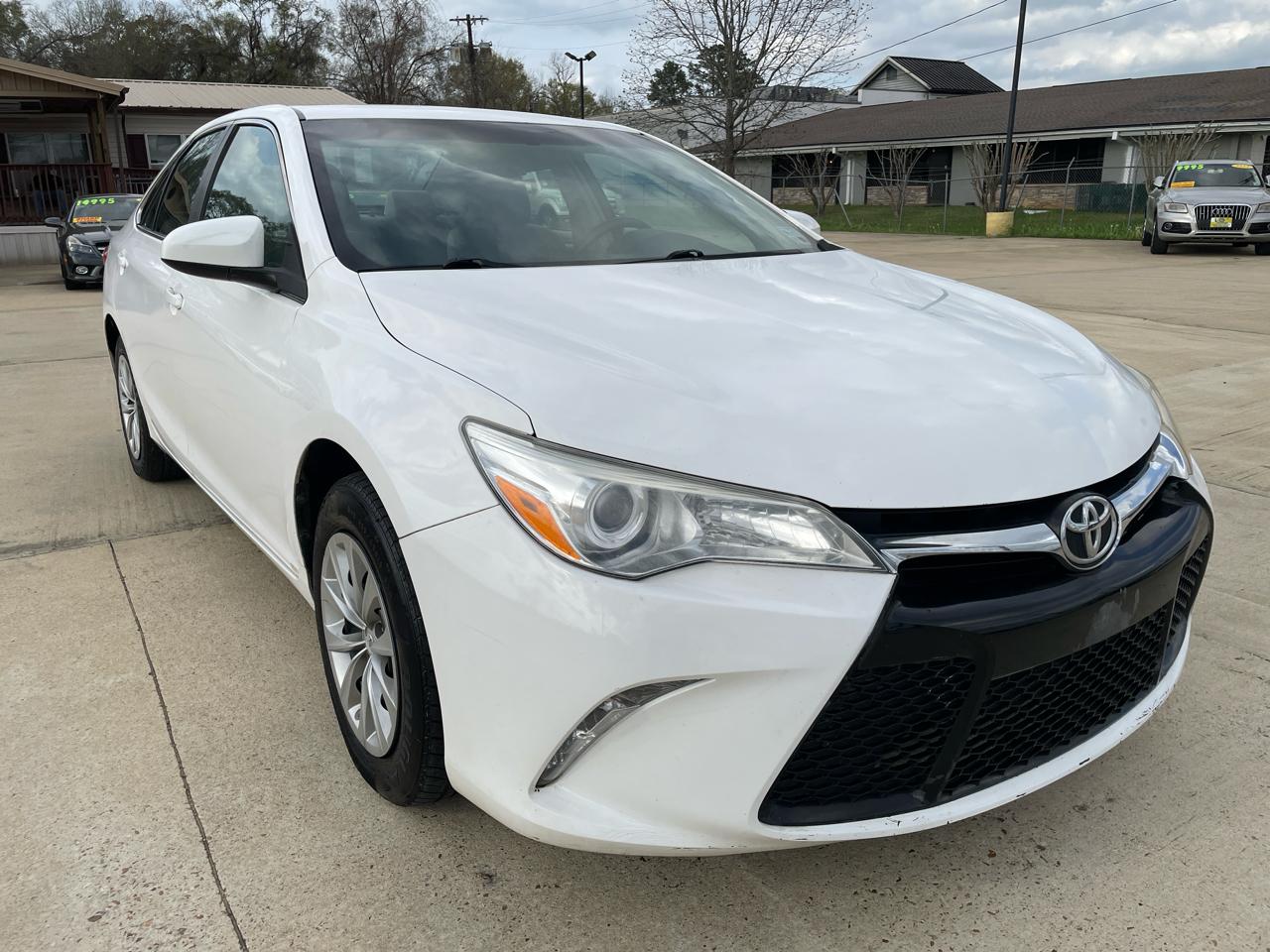 Toyota Camry LE Auto (Natl) 2017
