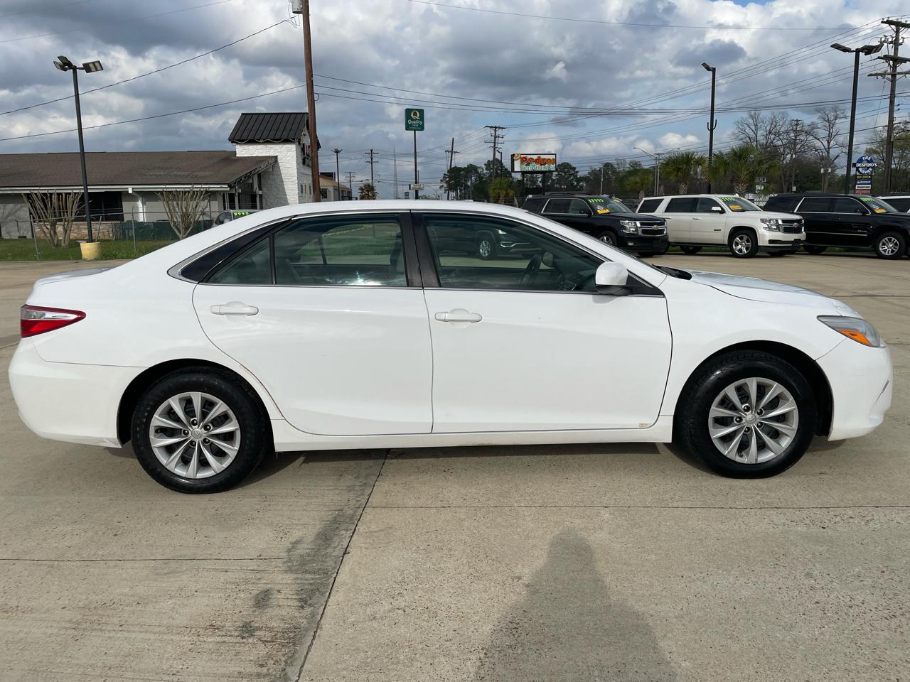 Toyota Camry LE Auto (Natl) 2017