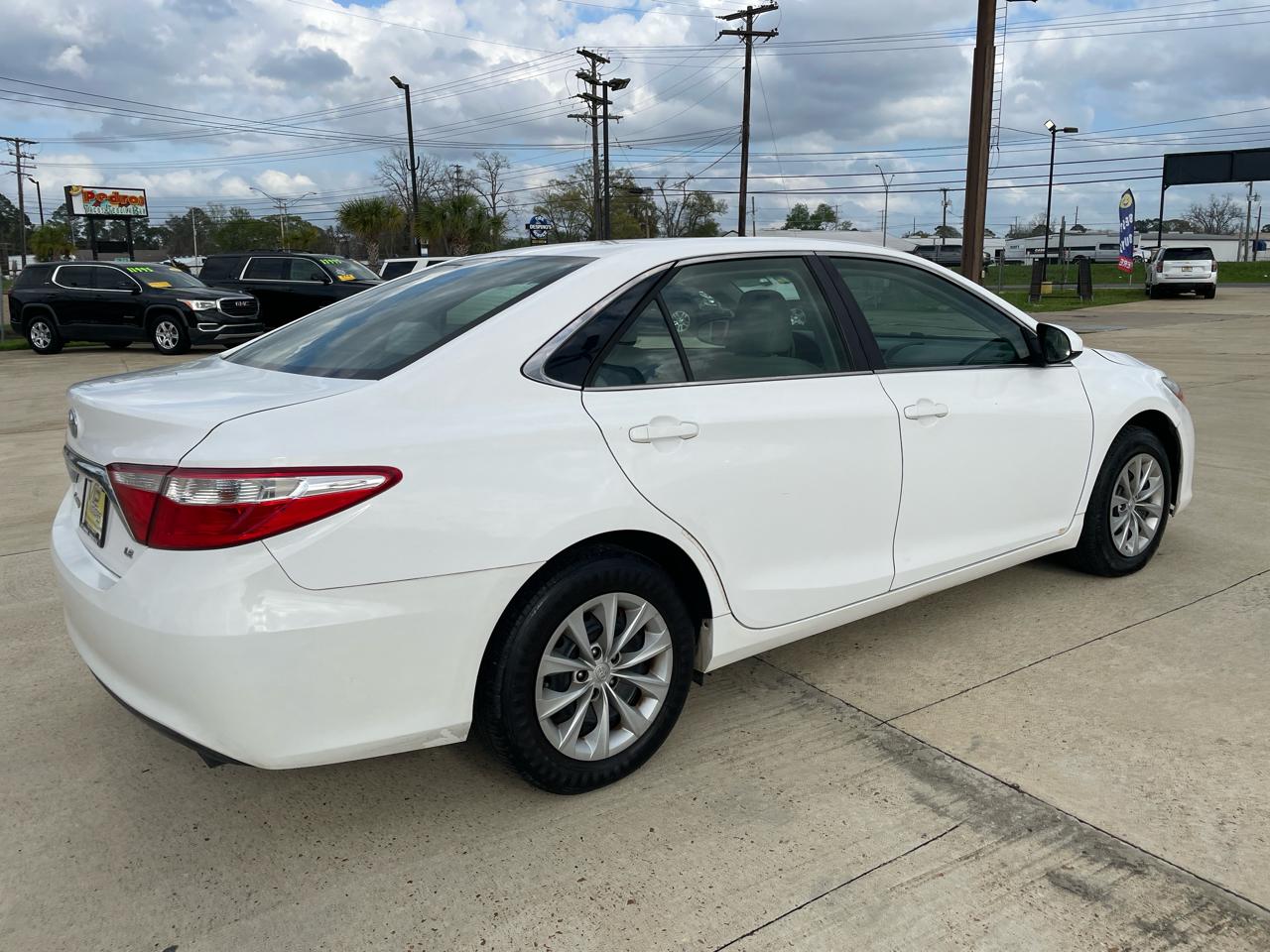 Toyota Camry LE Auto (Natl) 2017
