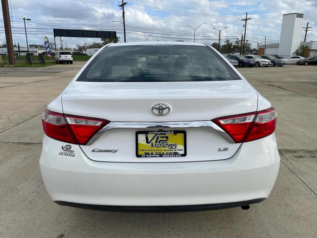 Toyota Camry LE Auto (Natl) 2017