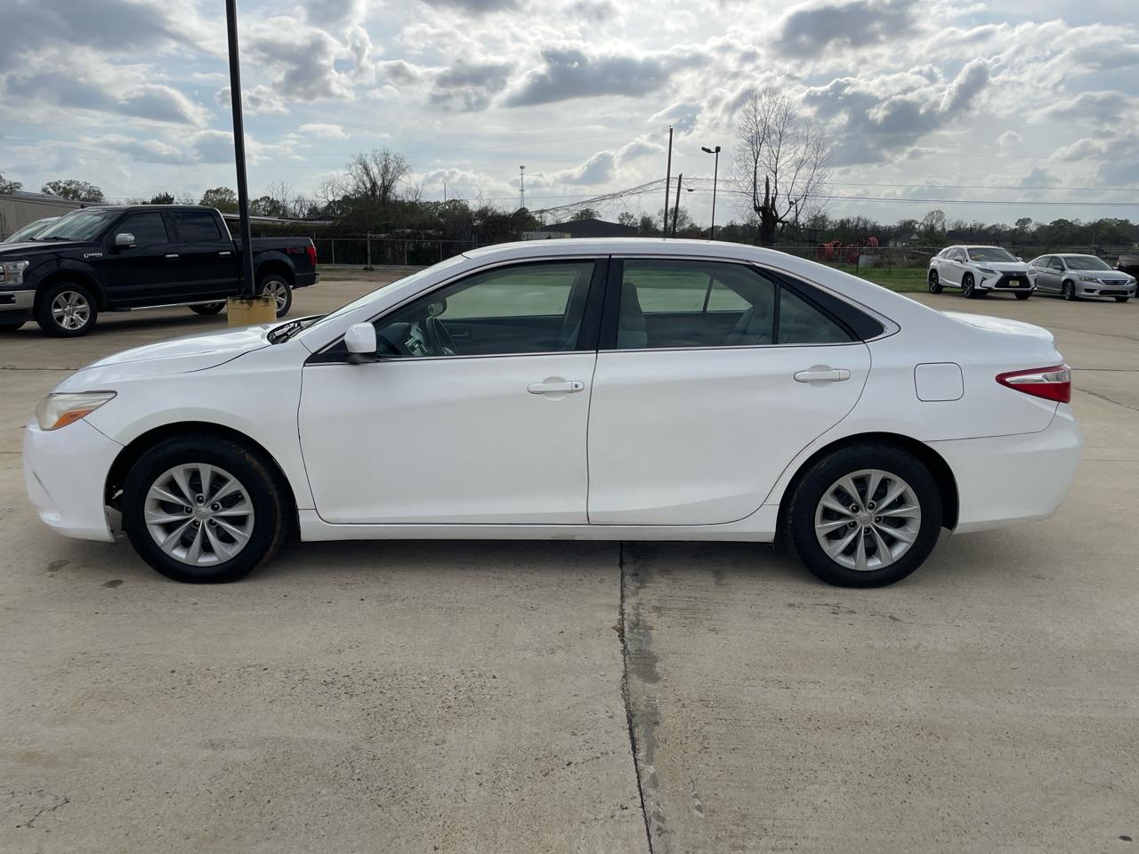 Toyota Camry LE Auto (Natl) 2017