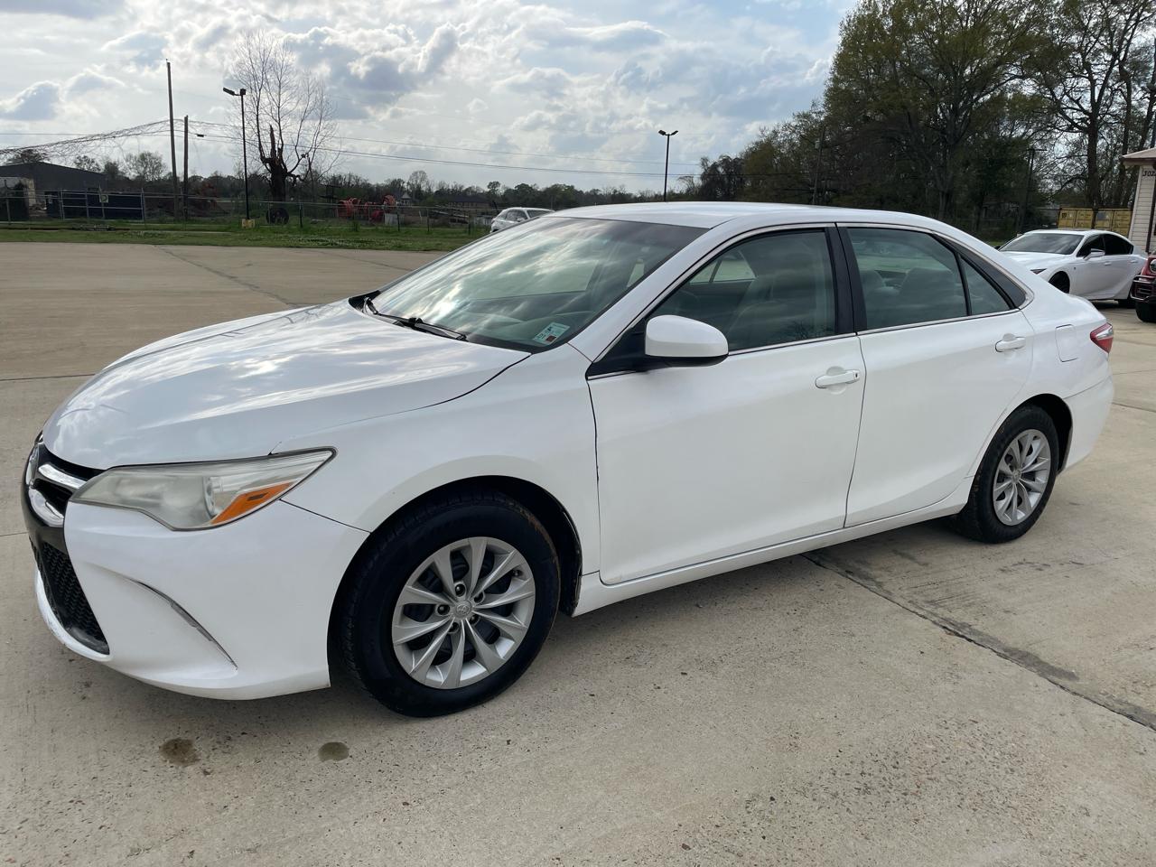 Toyota Camry LE Auto (Natl) 2017