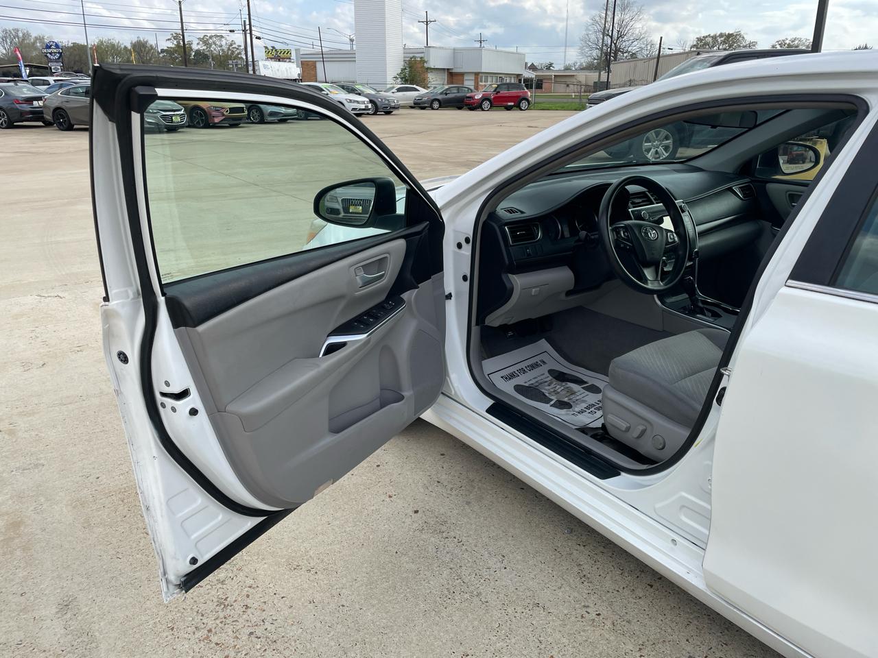 Toyota Camry LE Auto (Natl) 2017