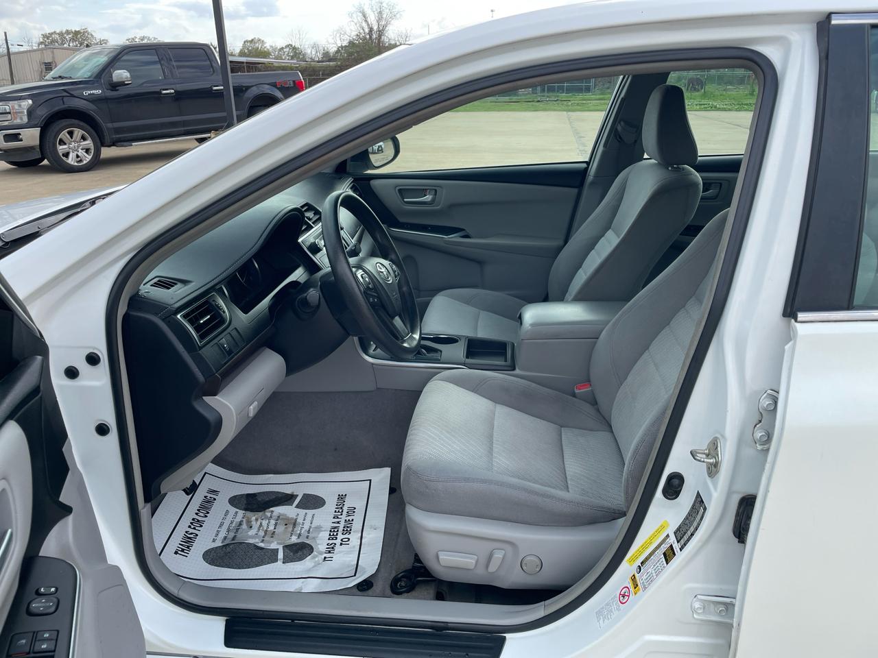 Toyota Camry LE Auto (Natl) 2017