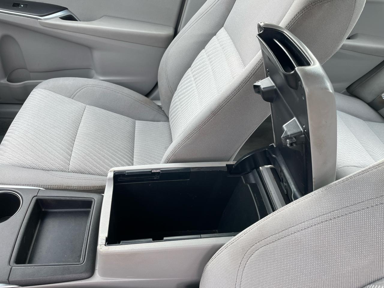 Toyota Camry LE Auto (Natl) 2017