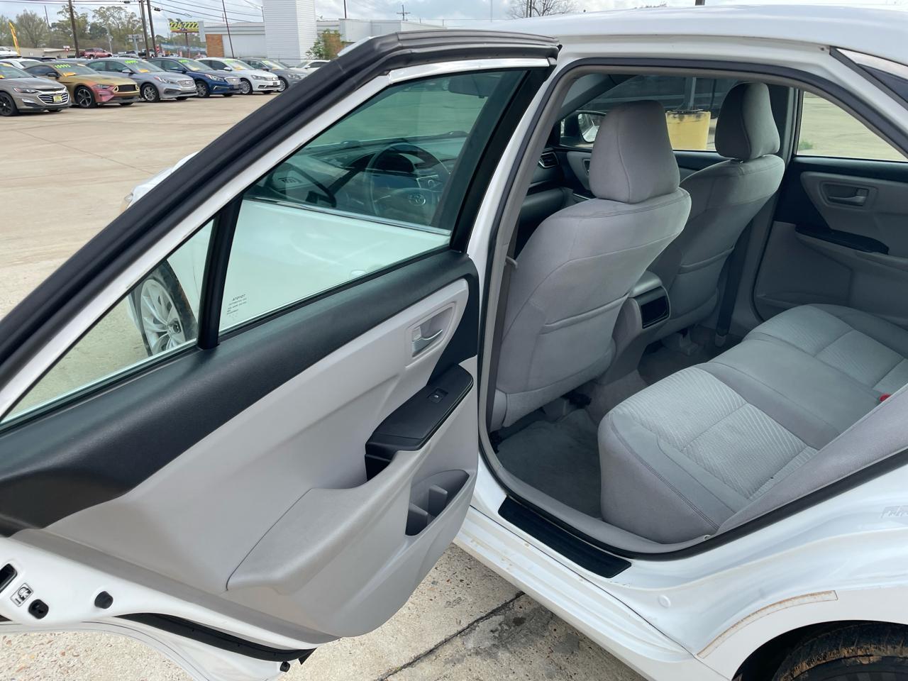 Toyota Camry LE Auto (Natl) 2017