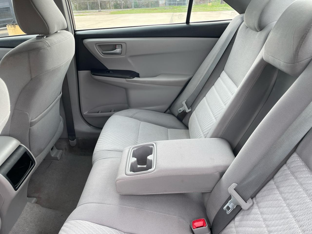 Toyota Camry LE Auto (Natl) 2017