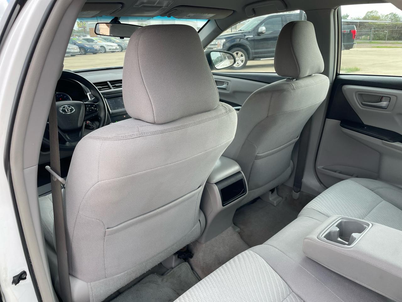 Toyota Camry LE Auto (Natl) 2017