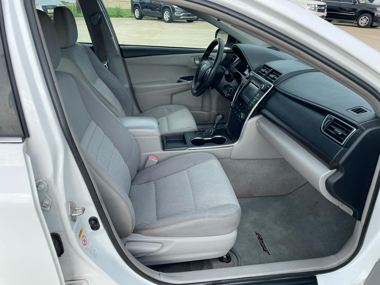 Toyota Camry LE Auto (Natl) 2017