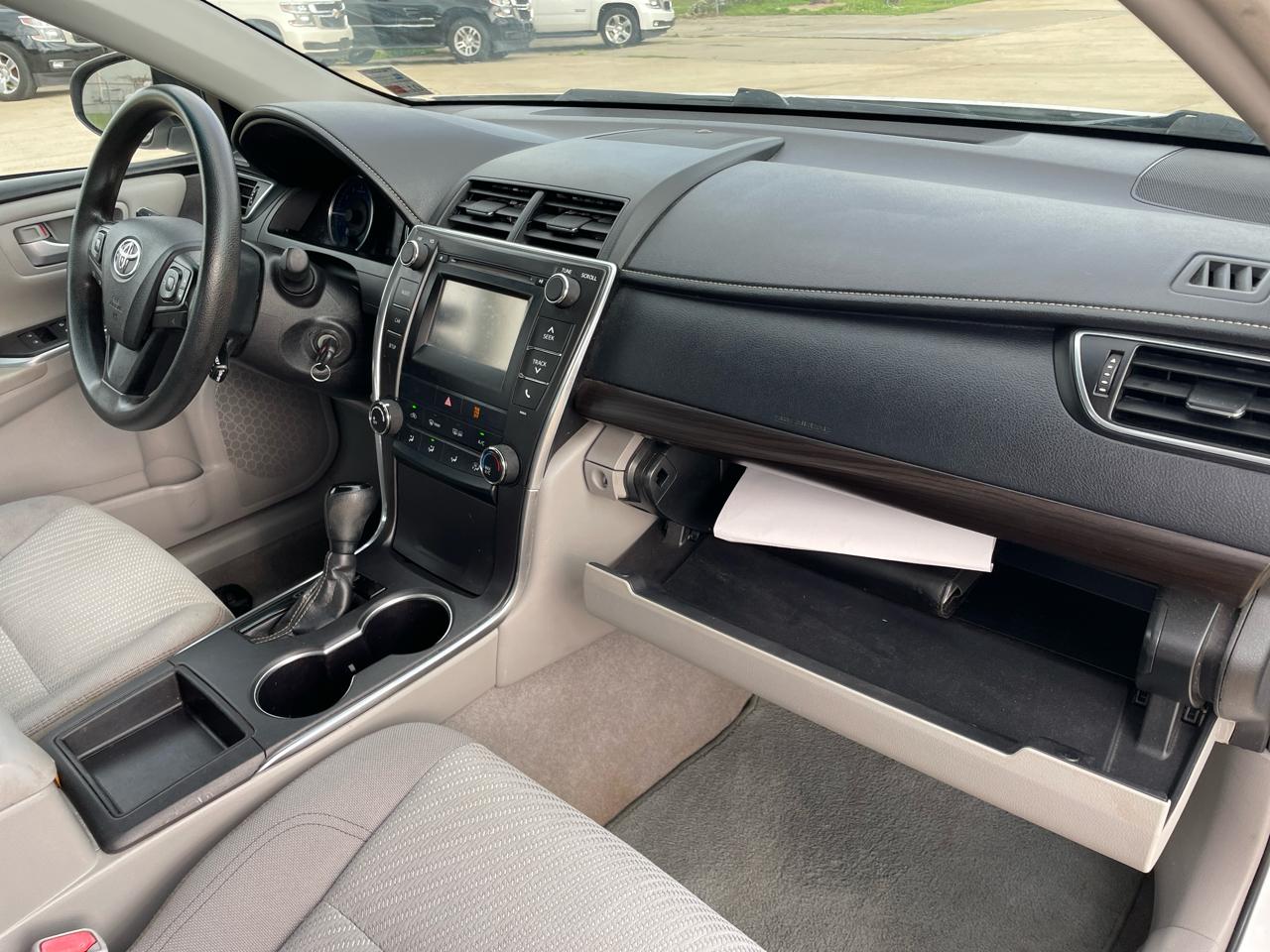 Toyota Camry LE Auto (Natl) 2017