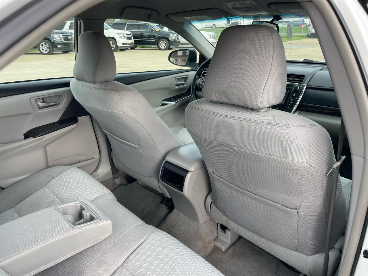 Toyota Camry LE Auto (Natl) 2017