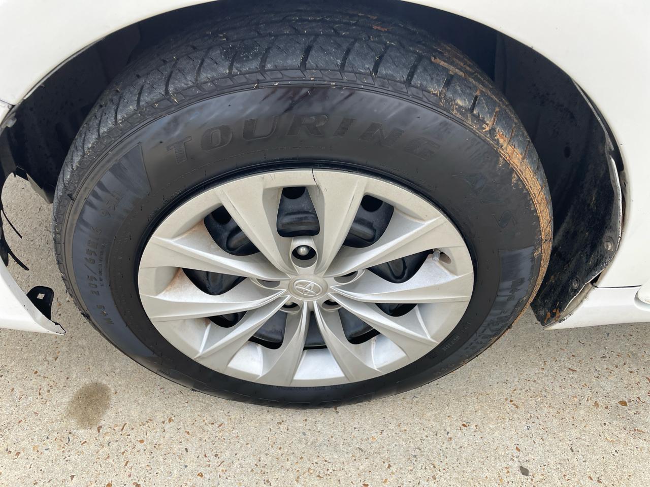 Toyota Camry LE Auto (Natl) 2017