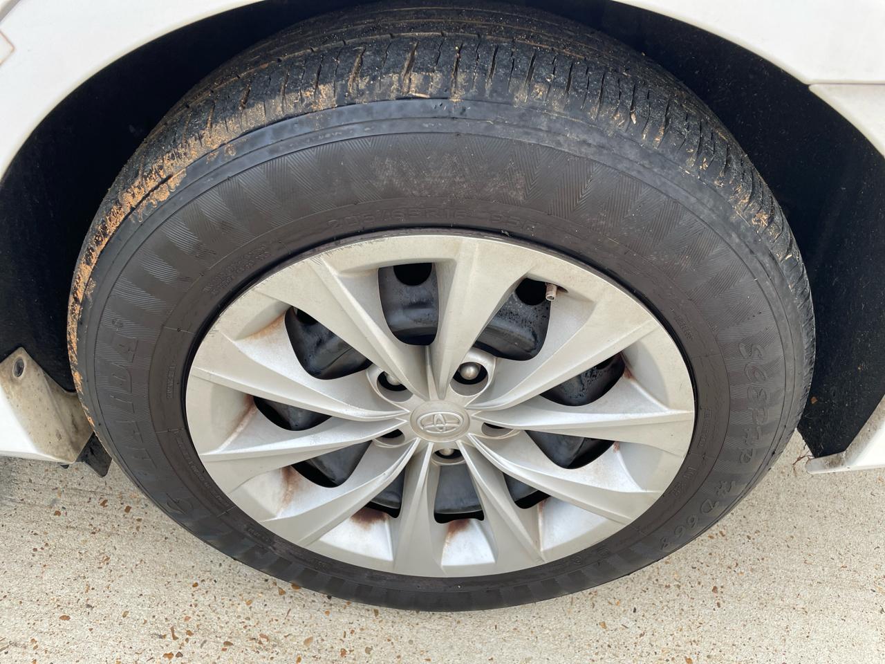 Toyota Camry LE Auto (Natl) 2017