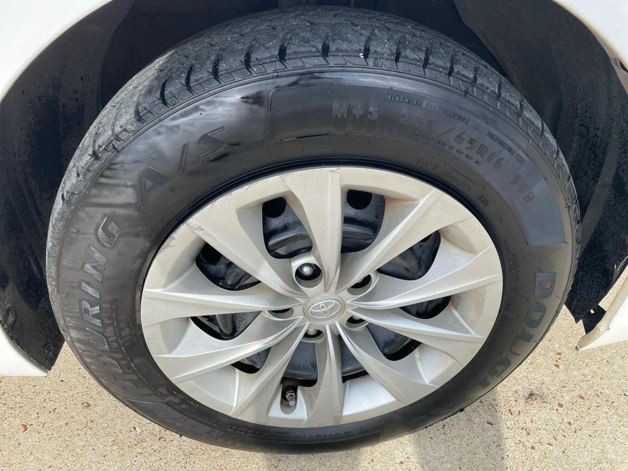 Toyota Camry LE Auto (Natl) 2017