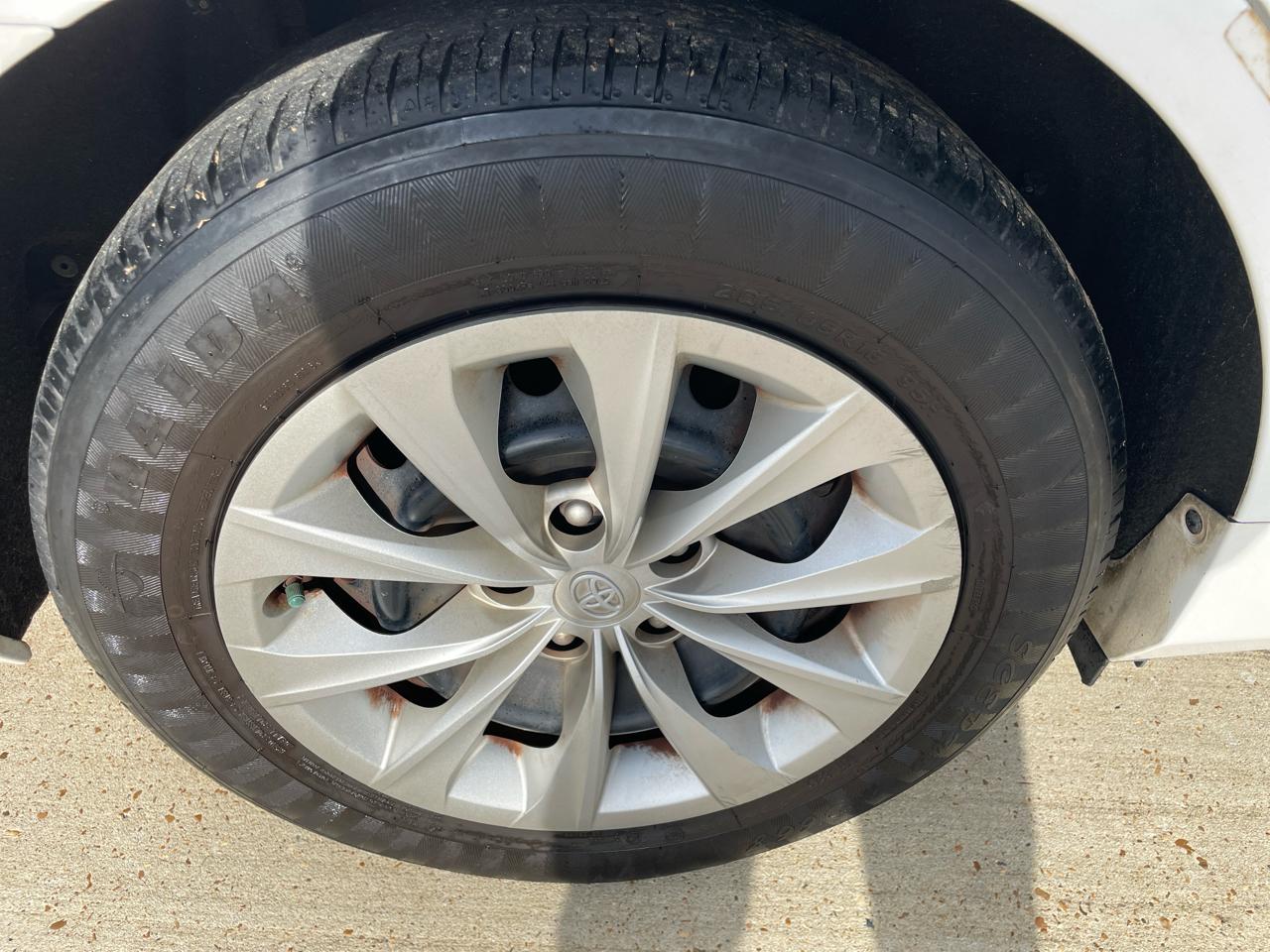 Toyota Camry LE Auto (Natl) 2017