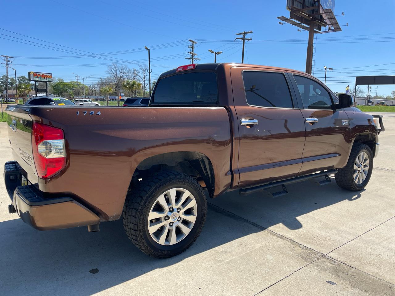 Toyota Tundra 4WD Truck CrewMax 5.7L FFV V8 6-Spd AT 1794 (Natl) 2016