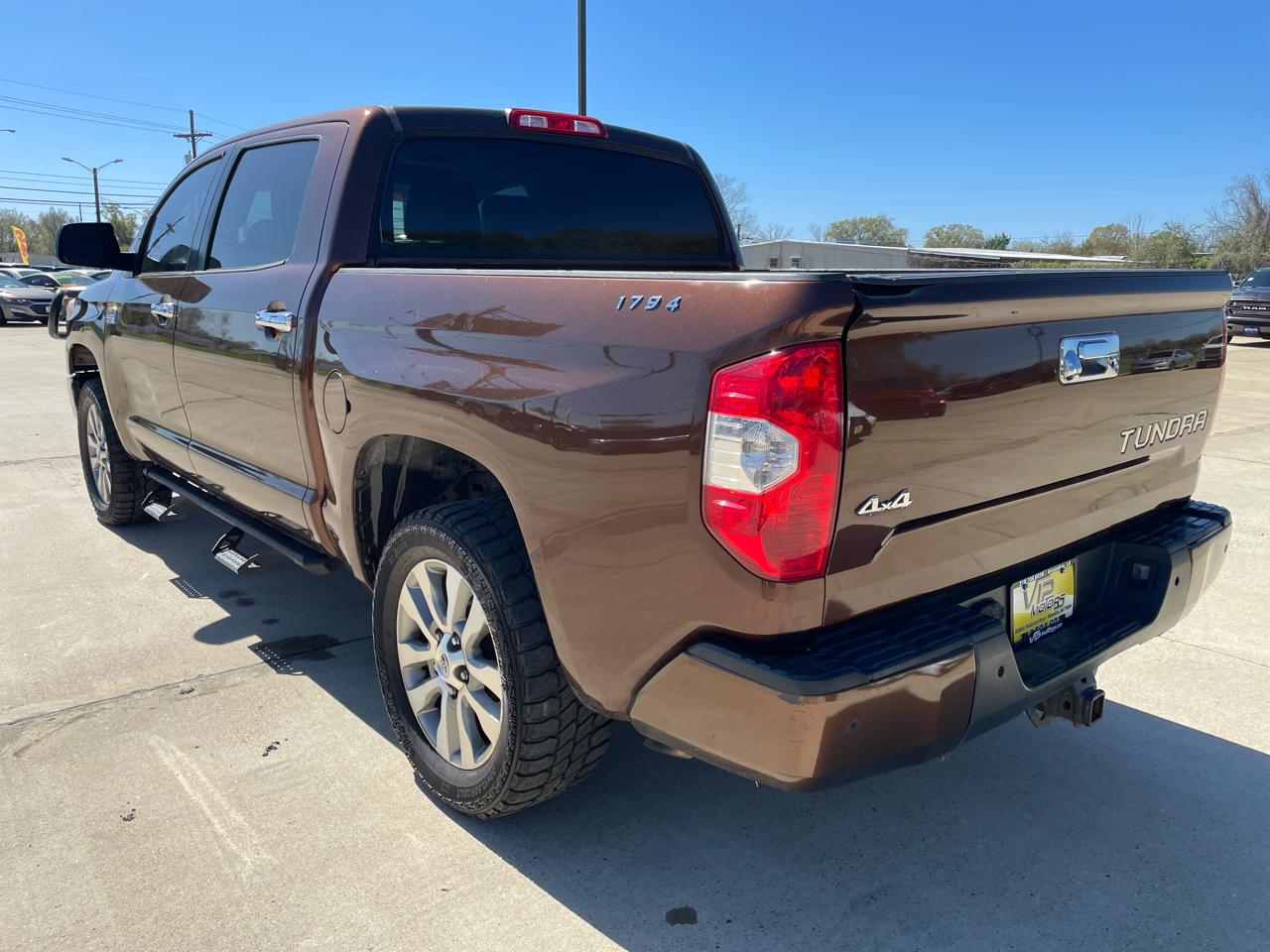 Toyota Tundra 4WD Truck CrewMax 5.7L FFV V8 6-Spd AT 1794 (Natl) 2016