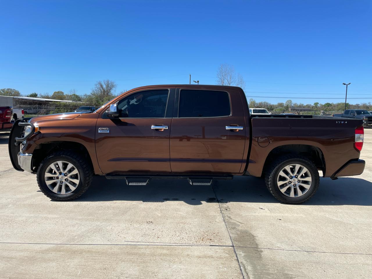 Toyota Tundra 4WD Truck CrewMax 5.7L FFV V8 6-Spd AT 1794 (Natl) 2016