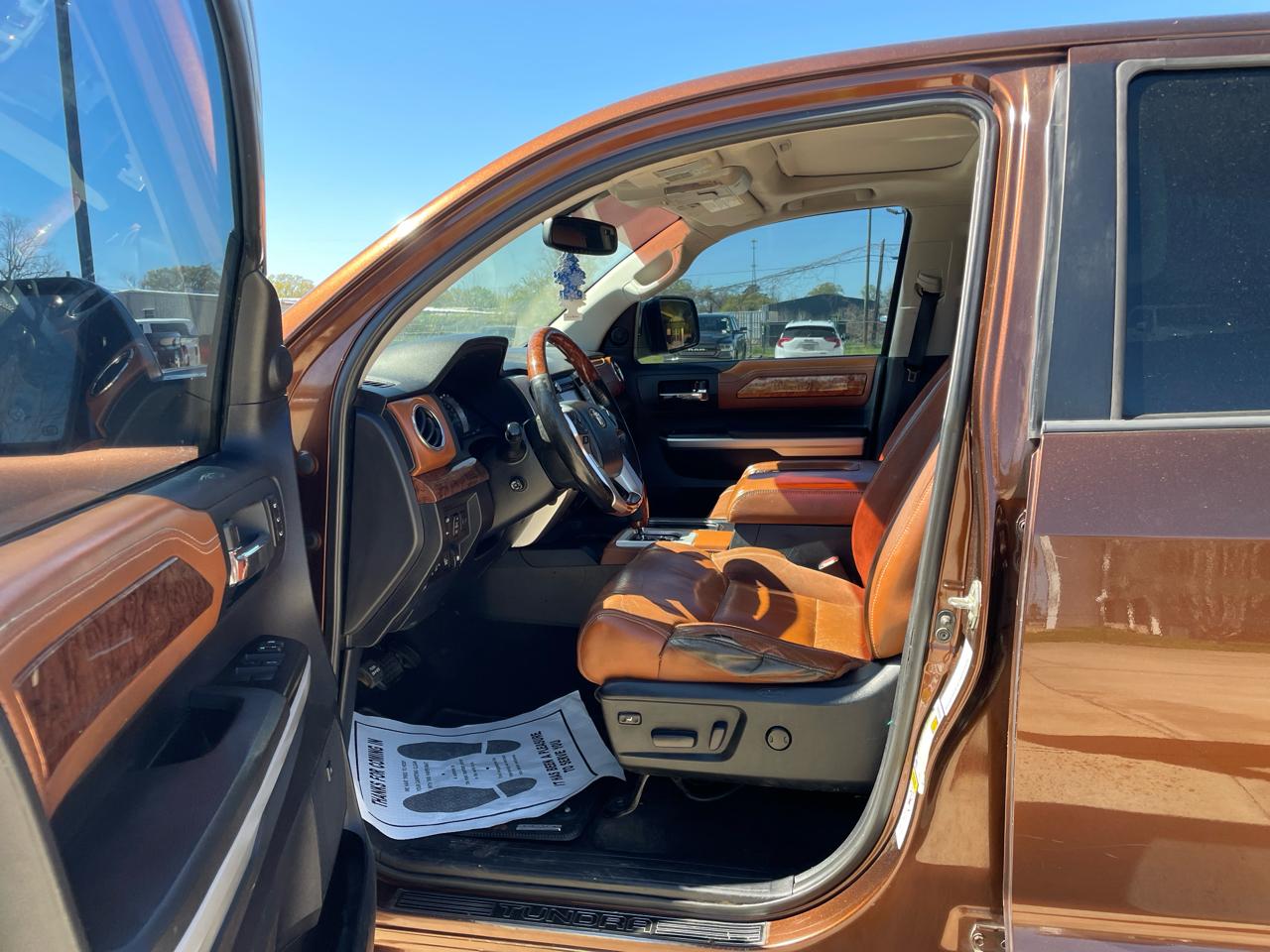 Toyota Tundra 4WD Truck CrewMax 5.7L FFV V8 6-Spd AT 1794 (Natl) 2016