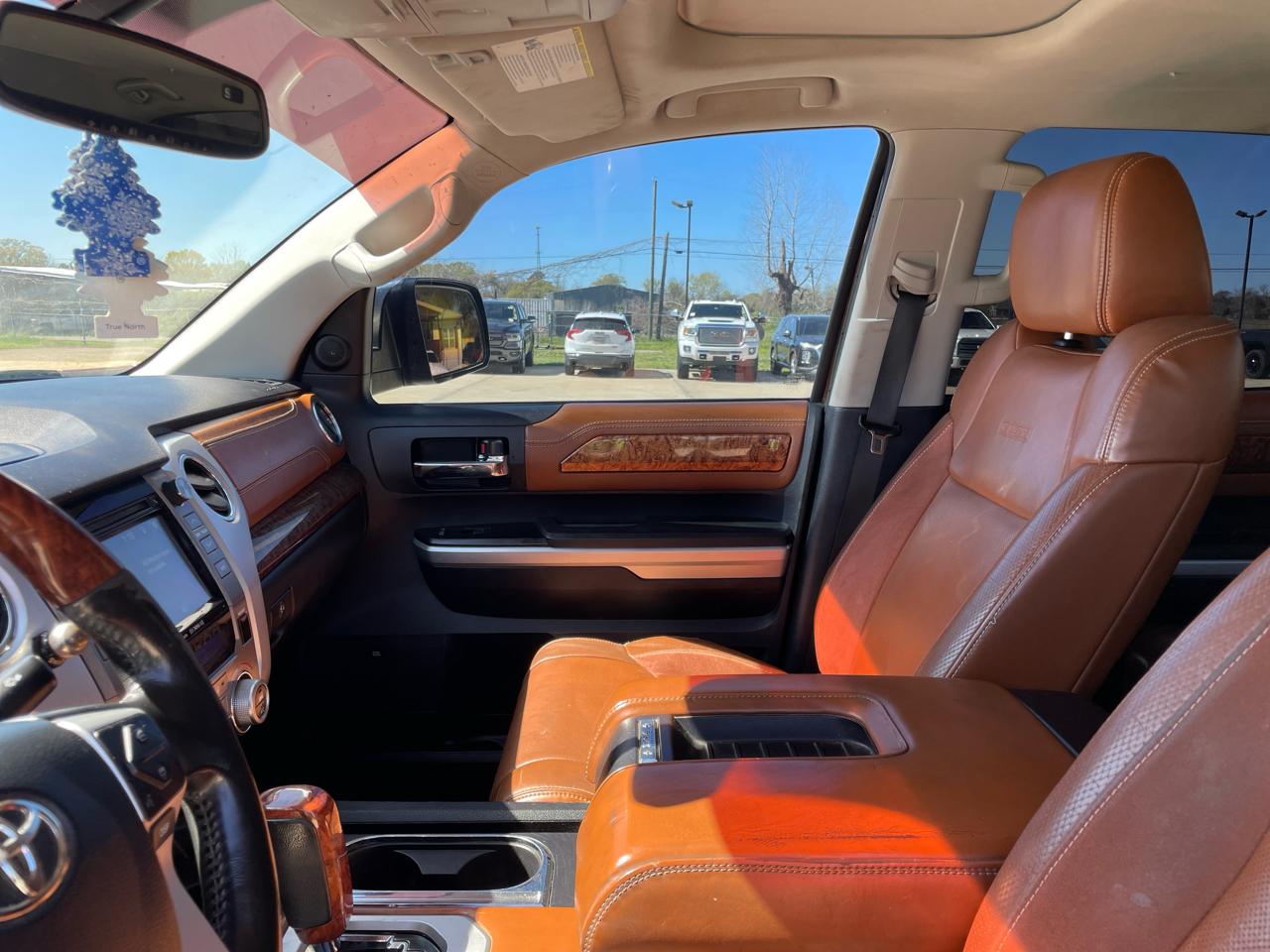 Toyota Tundra 4WD Truck CrewMax 5.7L FFV V8 6-Spd AT 1794 (Natl) 2016