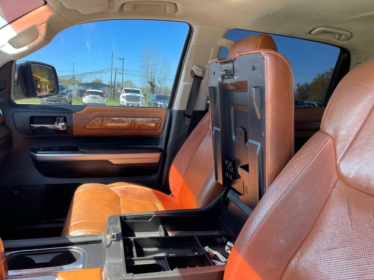 Toyota Tundra 4WD Truck CrewMax 5.7L FFV V8 6-Spd AT 1794 (Natl) 2016