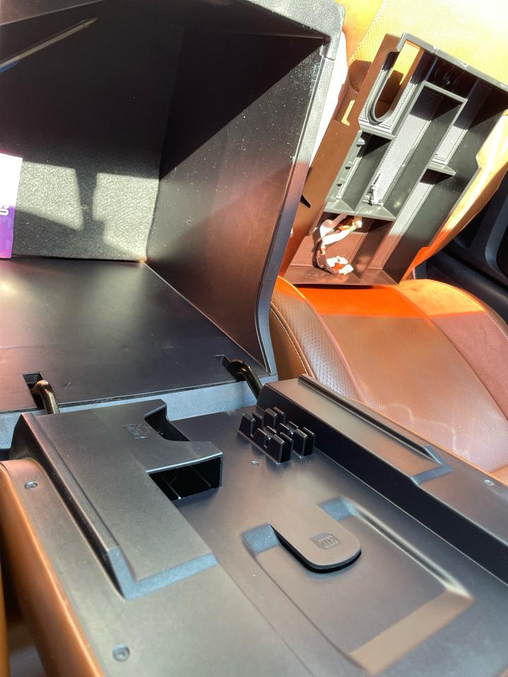 Toyota Tundra 4WD Truck CrewMax 5.7L FFV V8 6-Spd AT 1794 (Natl) 2016