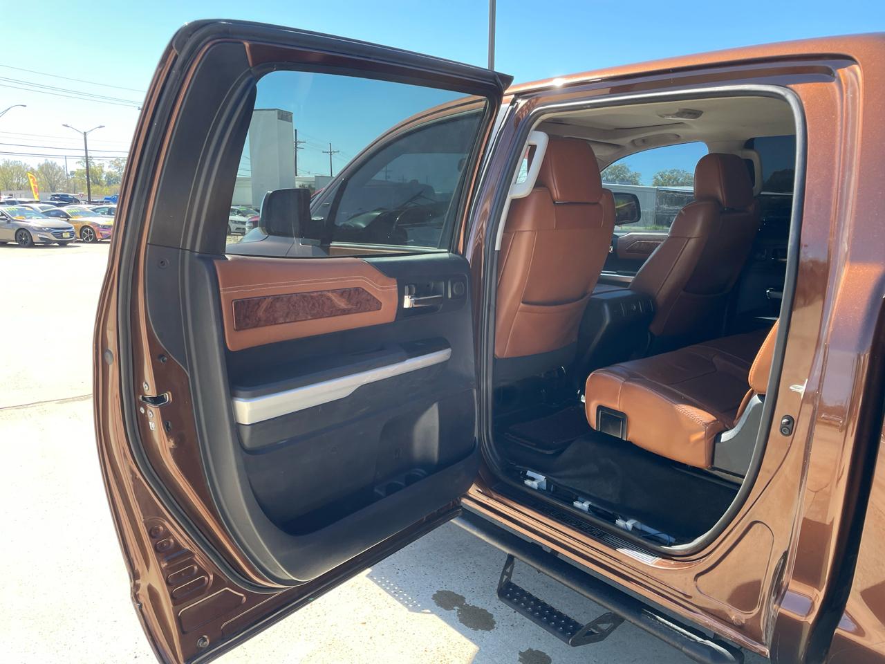 Toyota Tundra 4WD Truck CrewMax 5.7L FFV V8 6-Spd AT 1794 (Natl) 2016