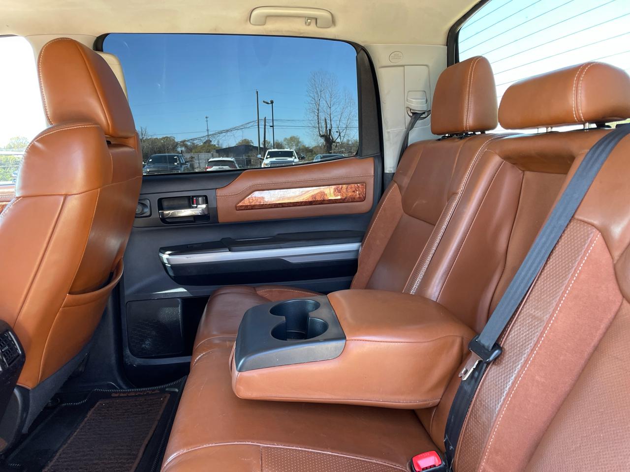 Toyota Tundra 4WD Truck CrewMax 5.7L FFV V8 6-Spd AT 1794 (Natl) 2016