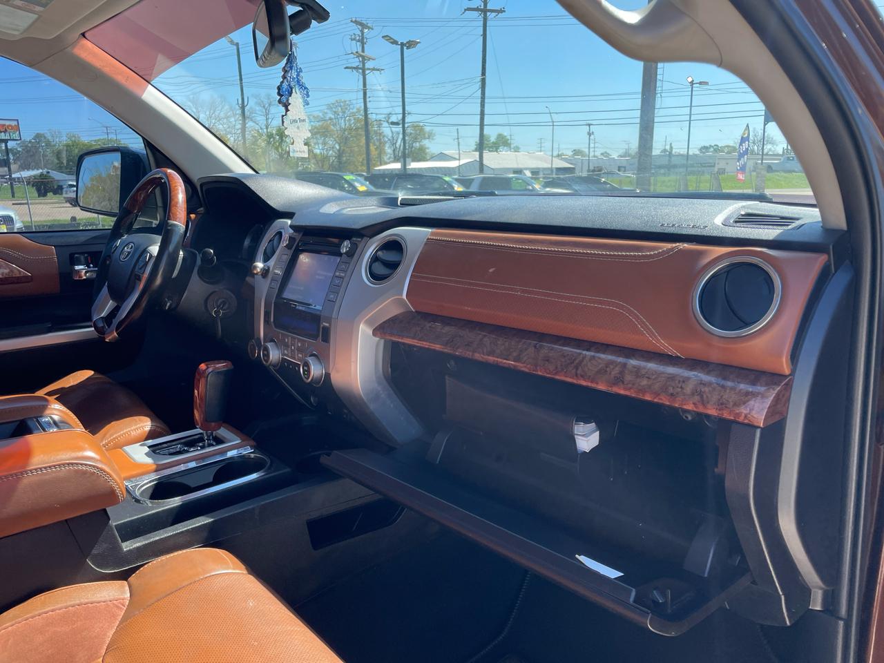 Toyota Tundra 4WD Truck CrewMax 5.7L FFV V8 6-Spd AT 1794 (Natl) 2016