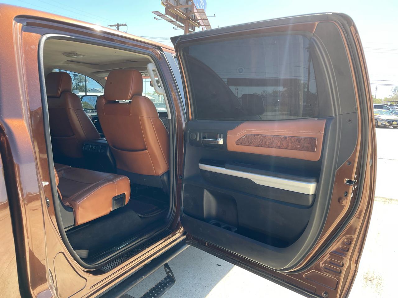 Toyota Tundra 4WD Truck CrewMax 5.7L FFV V8 6-Spd AT 1794 (Natl) 2016